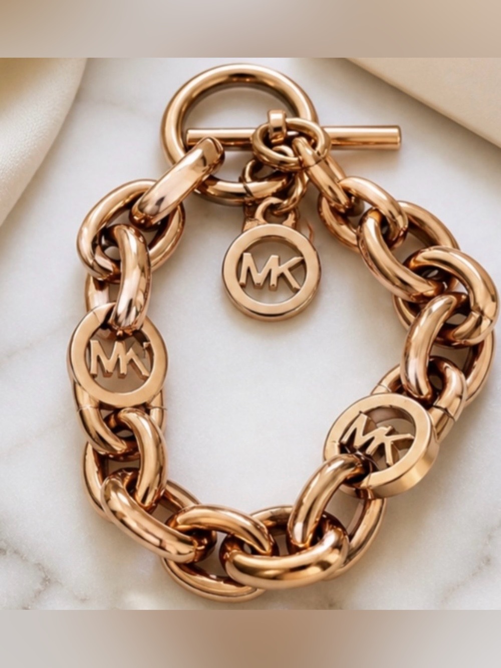 Attractive Michael Kors Rose Gold Chunky Chain Toggle Bracelet with MK Charm